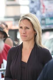 How tall is Sophie Raworth?